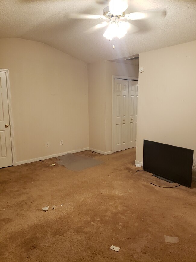 Building Photo - 1517 April Ln