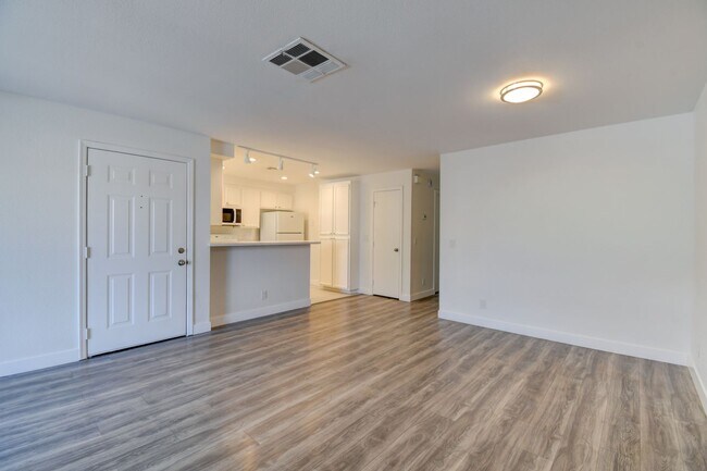 Building Photo - 6867 Tamarus St