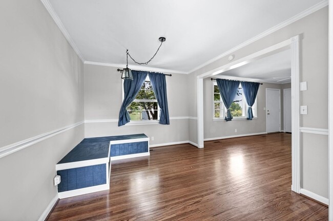 Building Photo - Beautifully Updated 3BR/1.5BA Home in Coveted Caldwell Hall!