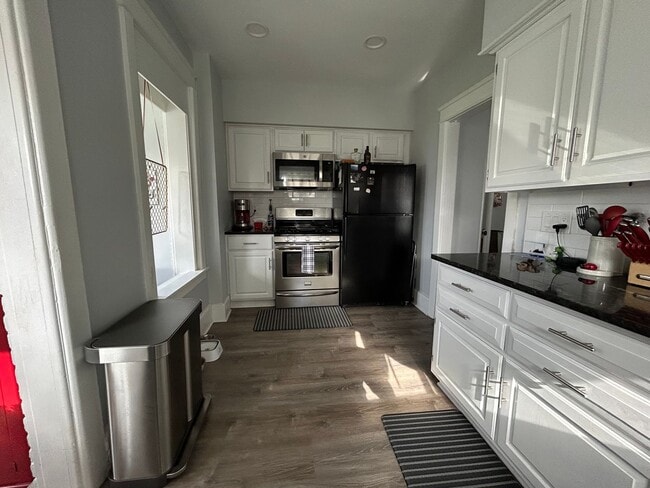 Building Photo - 4 bedroom 2.5 Bath Home in Emmaus