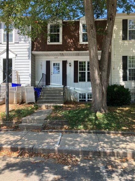 Primary Photo - 1659 Colonial Way