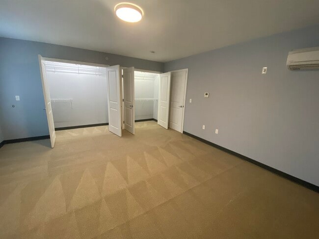 Building Photo - 27 E Ridge Dr