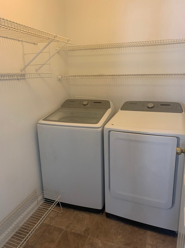 Building Photo - 2719 Selwyn Ave