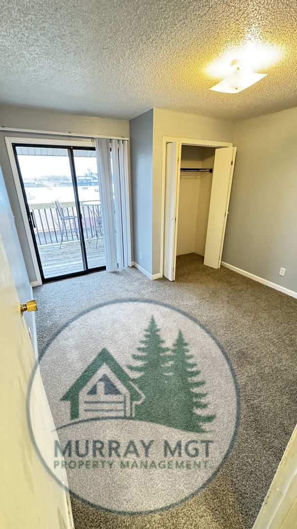 Building Photo - 2 Bedroom, 1 Bathroom Second Floor Apartment!