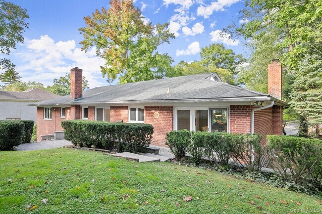 Building Photo - 1341 Pelhamdale Ave
