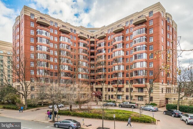 Building Photo - 2400 Clarendon Blvd