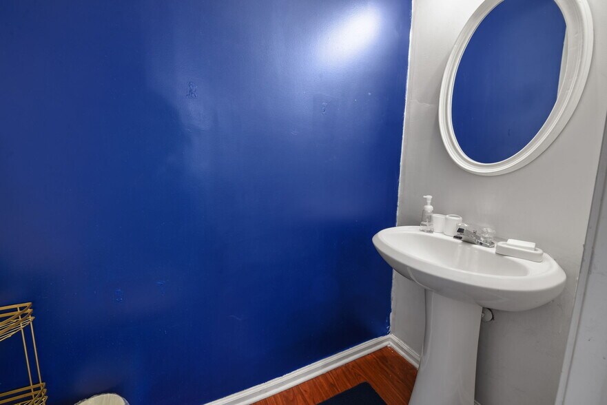 Half Bath - 1931 Bayrose Cir