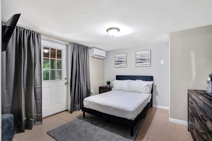 Building Photo - 408 Martin St