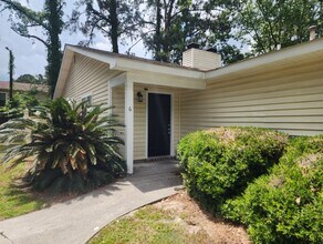 Building Photo - 2bd/2ba Townhome in Georgetown with walk i...