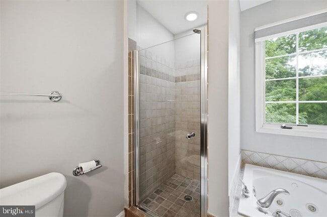Building Photo - 2918 Monroe Pl