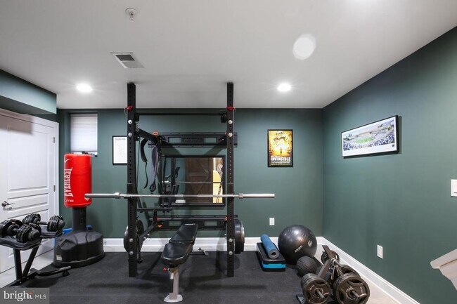 Building Photo - 1715 N Howard St