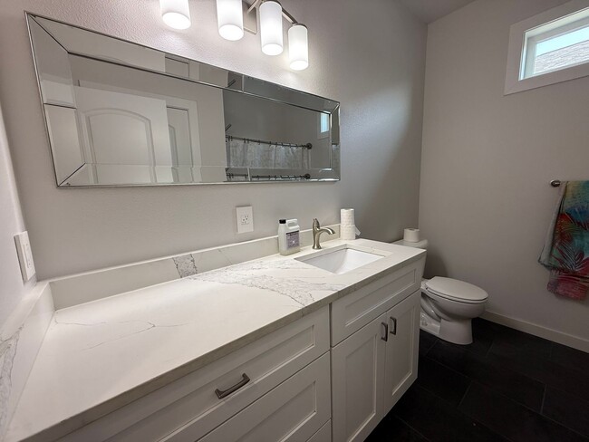 Building Photo - 4 Bedroom Home - Stonebridge Farms