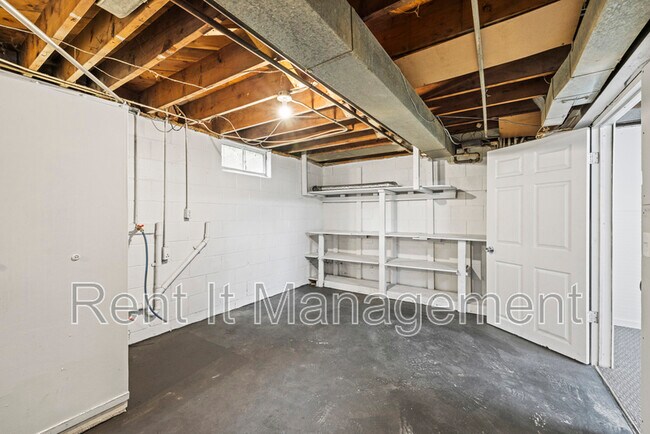 Building Photo - 3501 Redick Ave
