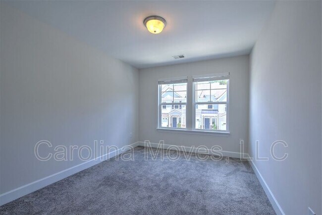 Building Photo - 26 Jaycee Ct