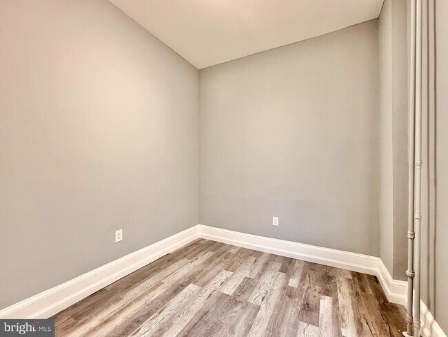 Building Photo - 840 Cumberland St