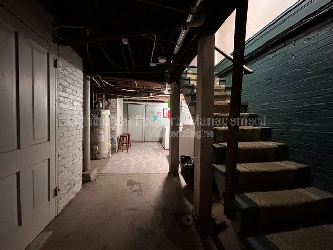 Building Photo - 317 Prospect Ave NE