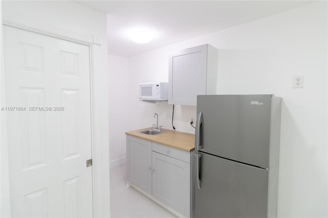 Building Photo - 5803 Buchanan St