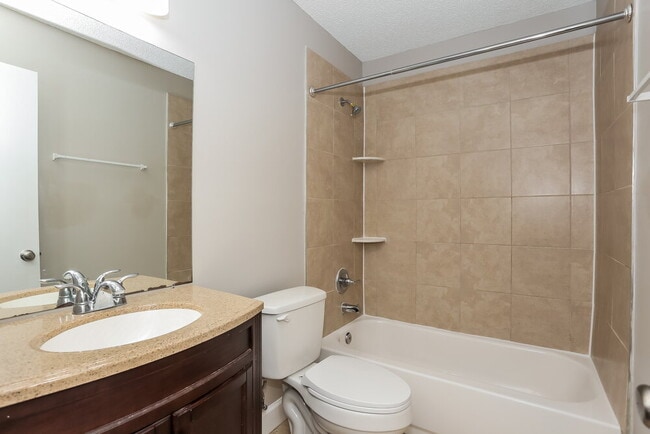 Building Photo - 1608 Twin Oak Dr W