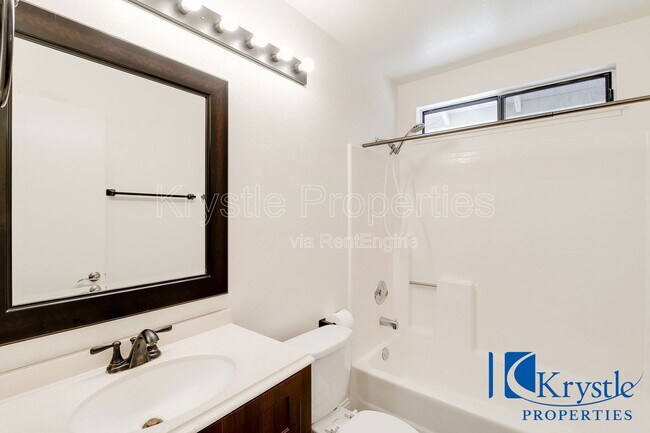 Building Photo - 1366 Matthew Dr