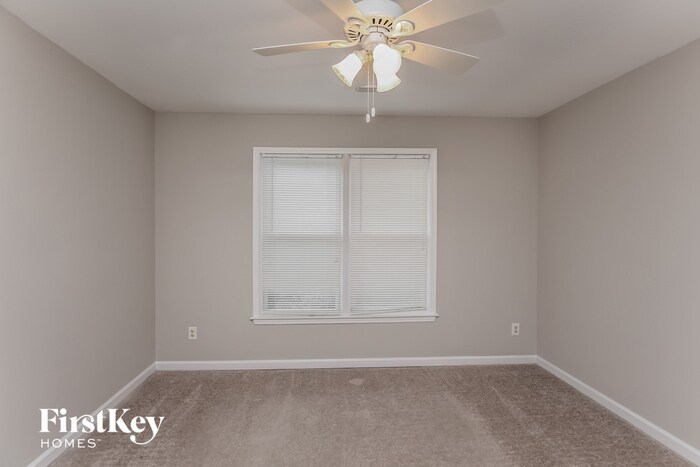 Building Photo - 3215 Maple Terrace Dr