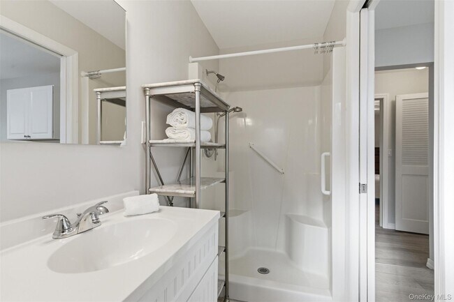 Building Photo - 120 Greenlawn Rd