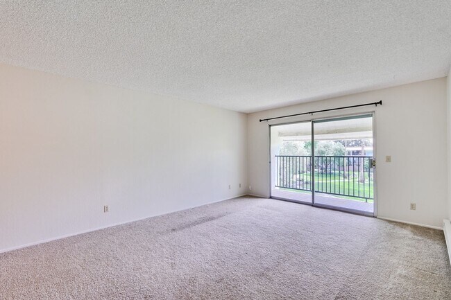 Building Photo - Top Floor Unit - Balcony - Elevator Access - Community Pool & Tennis Court