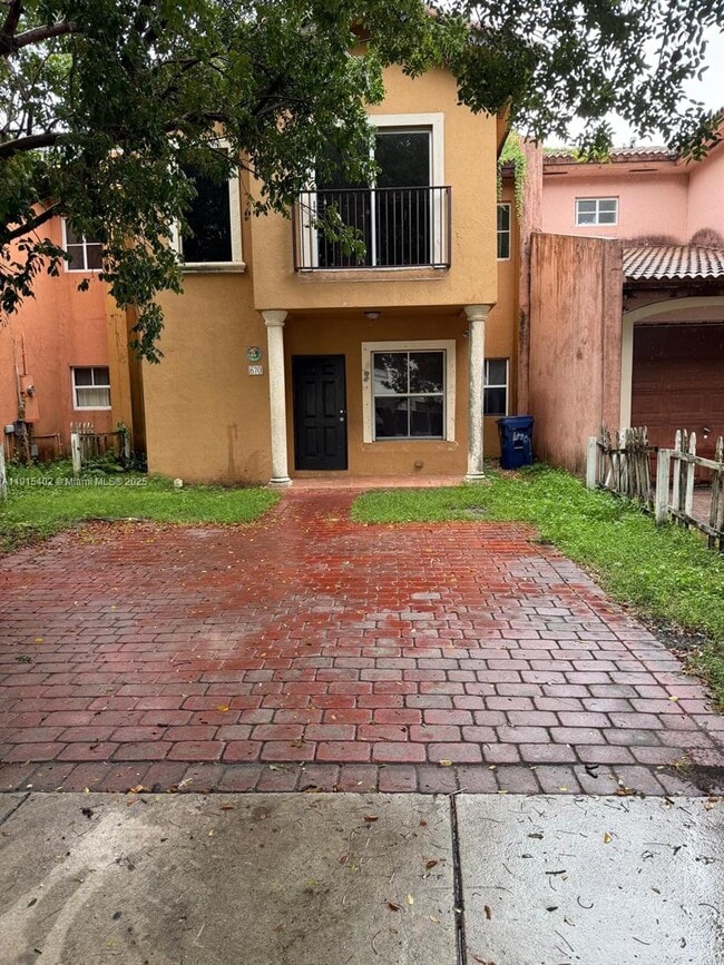 Building Photo - 657 SW 10th St