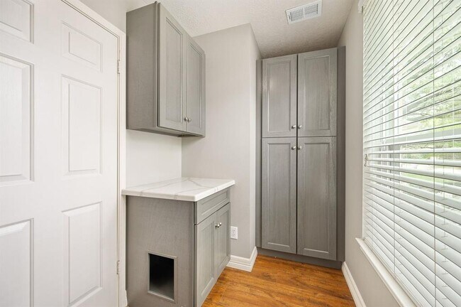 Building Photo - 209 McVoy Dr