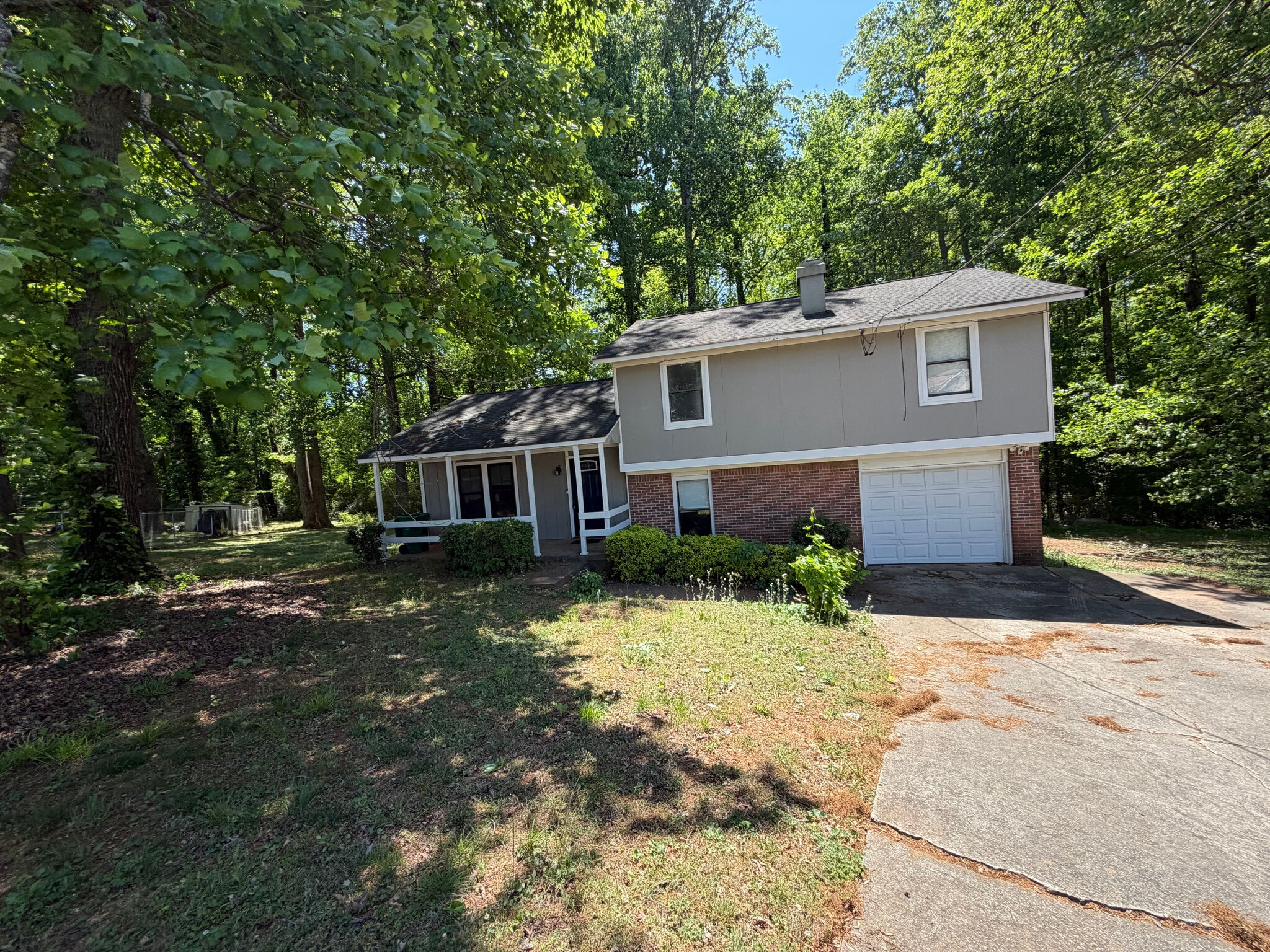Building Photo - Room in House on Alicia Ct