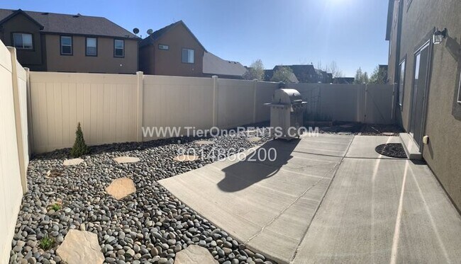 Building Photo - This property offers a NO DEPOSIT option available for qualified renters!