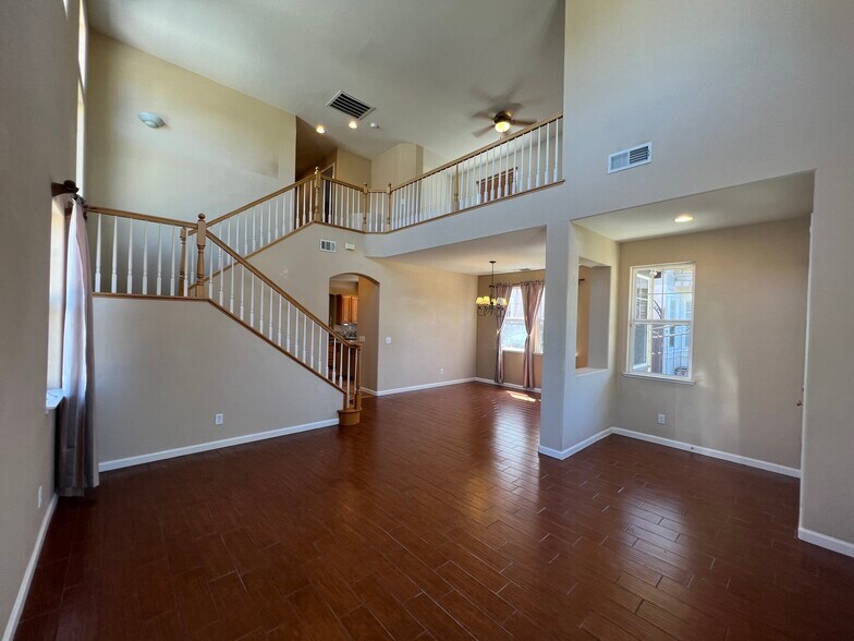 Building Photo - 2060 Jenni Ln