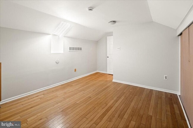 Building Photo - 60 Hampshire Dr