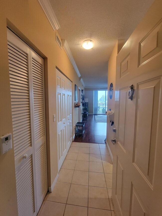 Building Photo - 616 Clearwater Park Rd