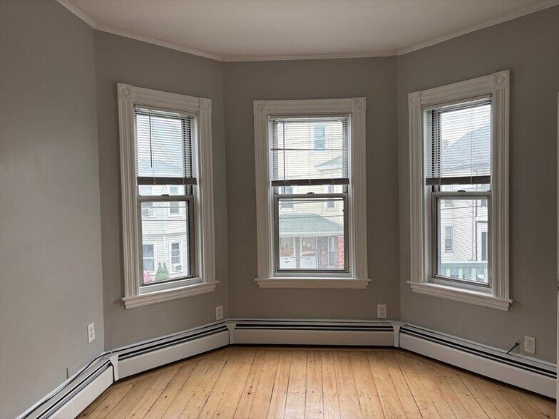 Building Photo - 27 Trull St