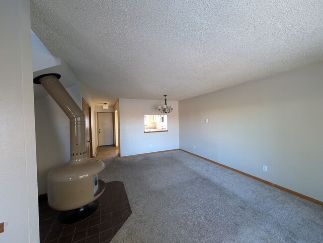 Building Photo - For Rent: Unfurnished 2 Bedroom 2 Bath Condo