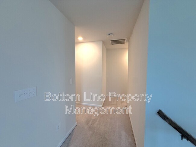 Building Photo - 729 Willshire Falls Dr