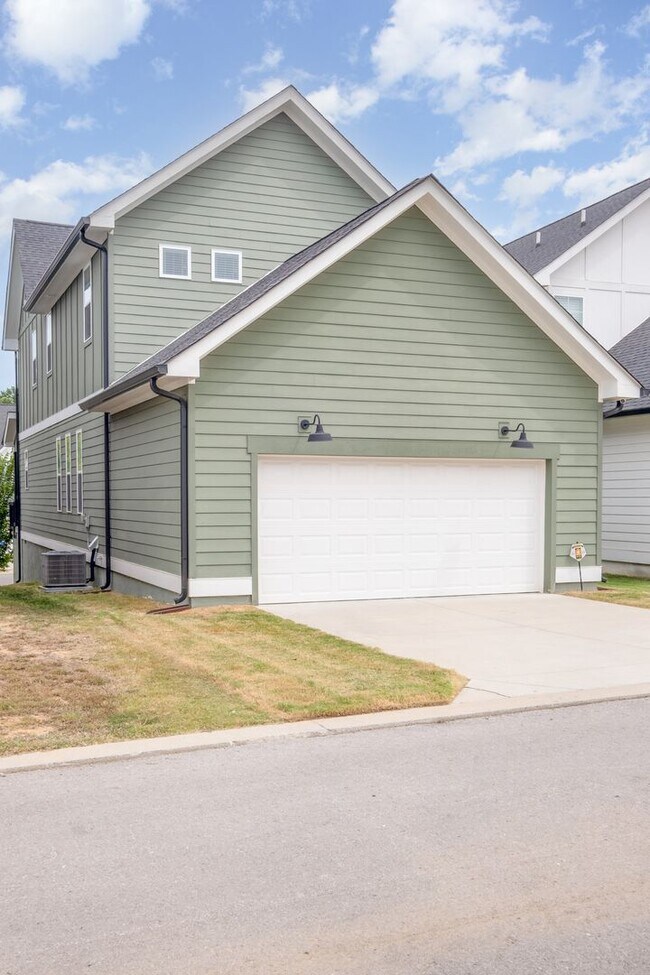 Building Photo - Stunning 4 Bedroom Home in Carothers Crossing!