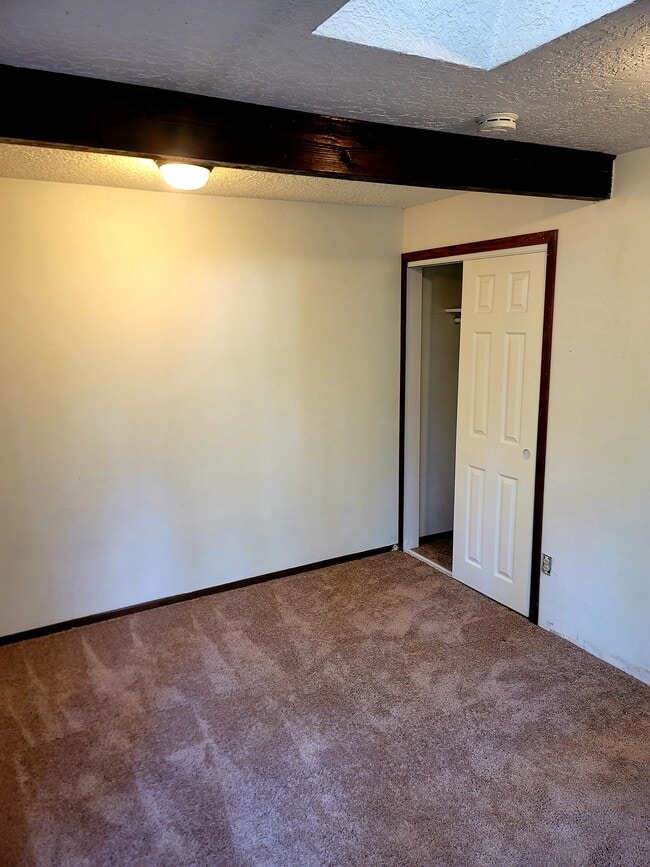 Building Photo - 18220 SW Pheasant Ln