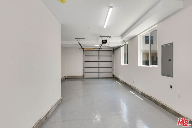 Building Photo - 4547 1/2 Saturn St