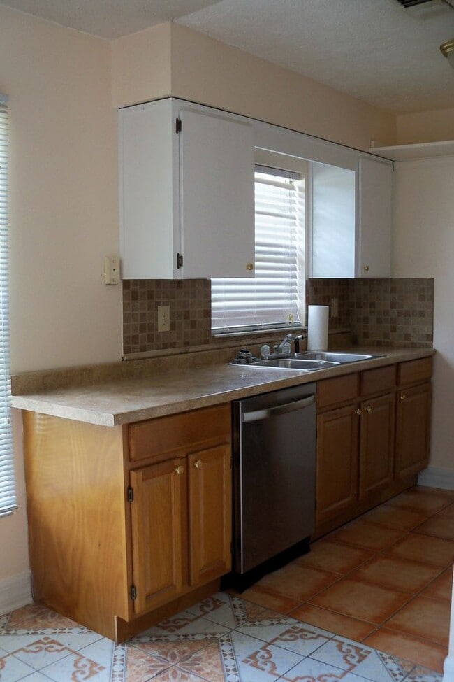 Building Photo - 2 Bedroom 2 full Bath home on cul-de-sac