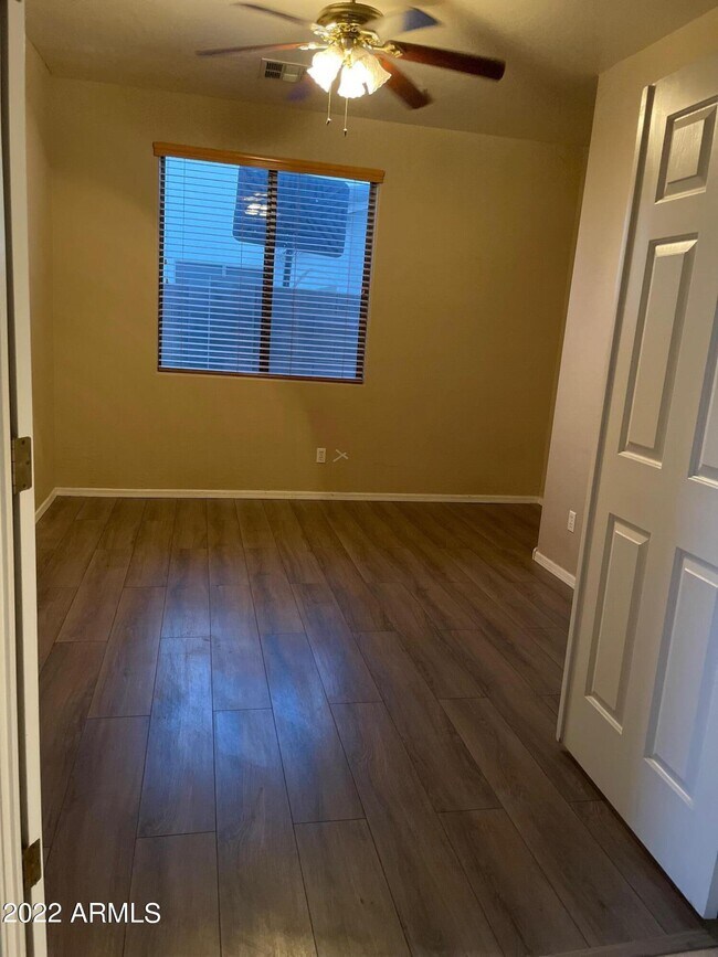 Building Photo - 112 W Mahogany Pl
