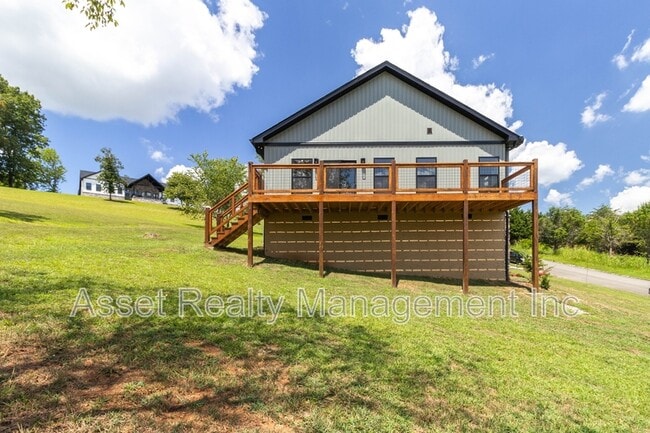 Building Photo - 915 River Cliff Dr