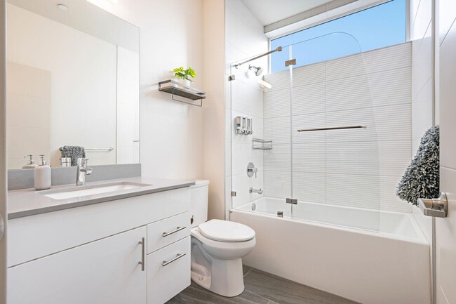 Building Photo - 3900 Leary Wy NW