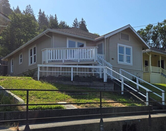 Building Photo - Single Family Home in Scotia!