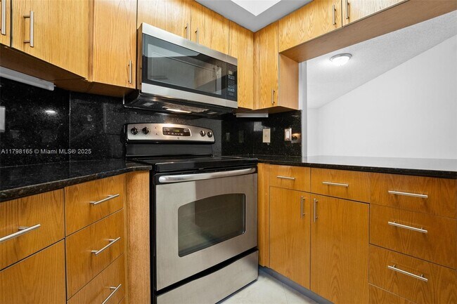 Building Photo - 8373 Lake Dr