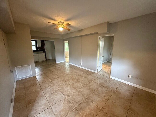 Building Photo - 1742 Brooker Rd