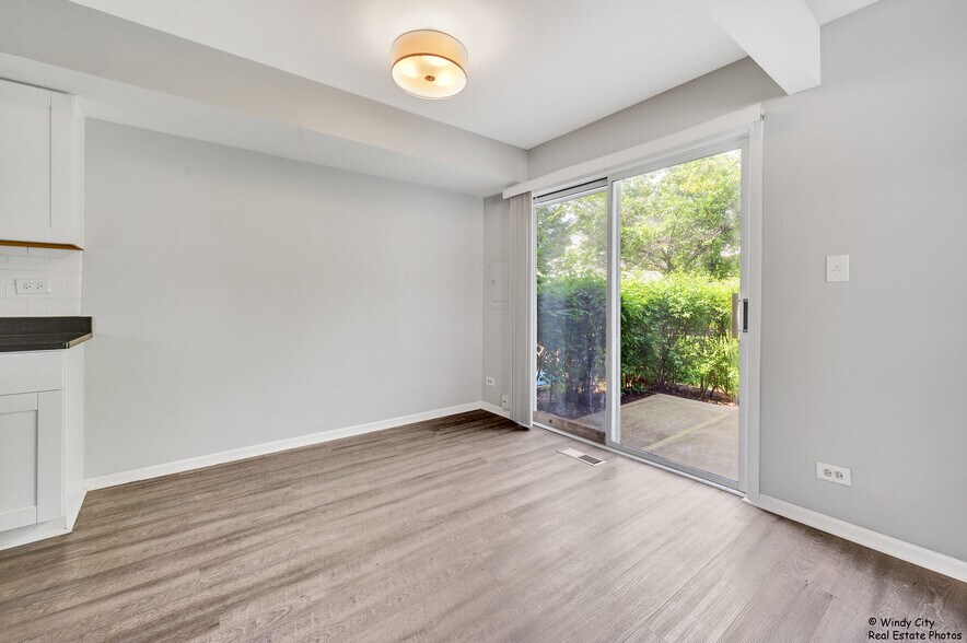 Building Photo - 240 Acorn Dr