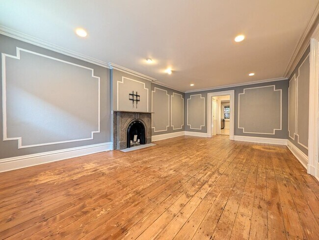 Building Photo - 136 Mercer St