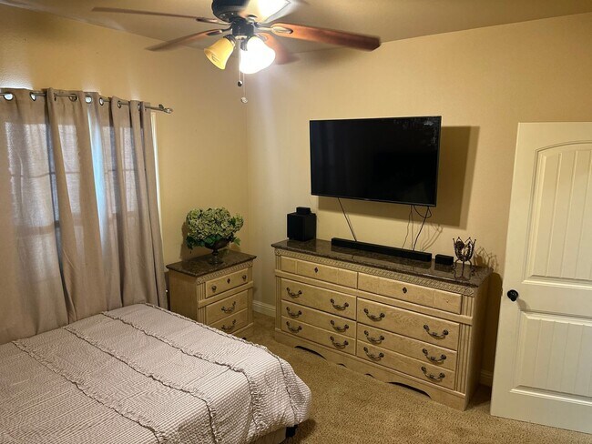 Building Photo - Available March 1st!  Modern 5-Bedroom 4-Bathroom Home in SW Bentonville