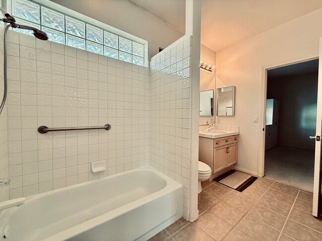 Building Photo - Partially furnished-Lovely 5 bedroom, 3 bath home in Legacy Master Series Community! $500 off fir...